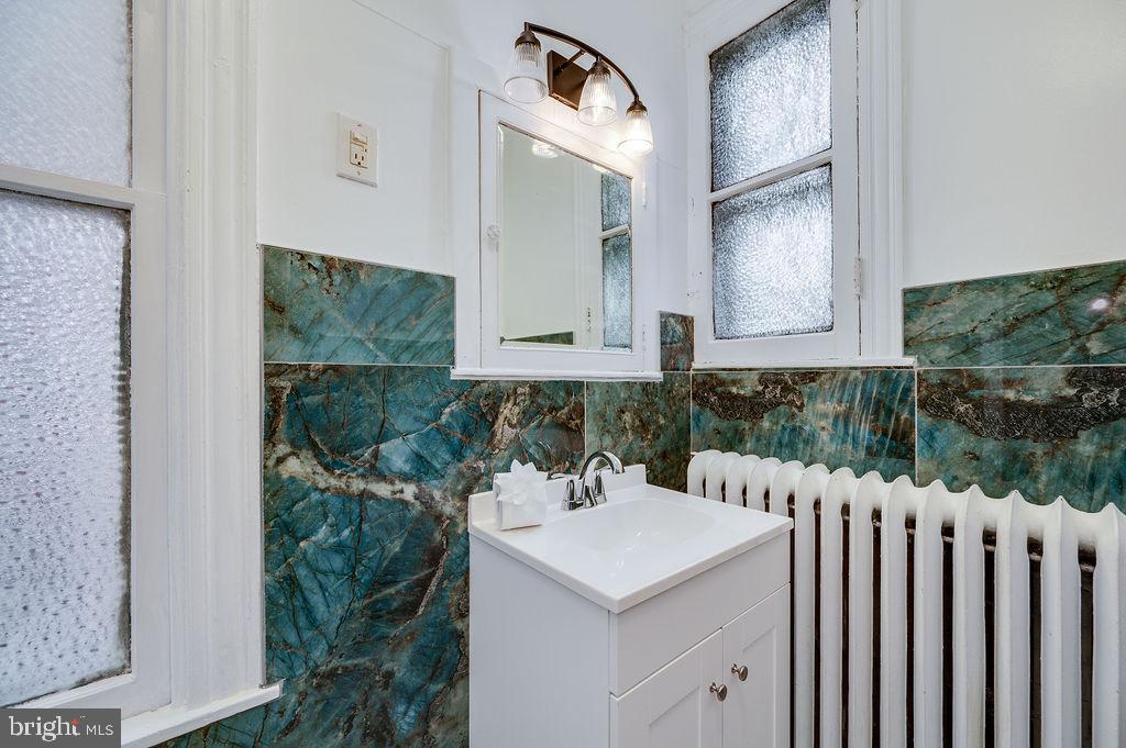 CENTRE PARK HISTOR - Residential Lease