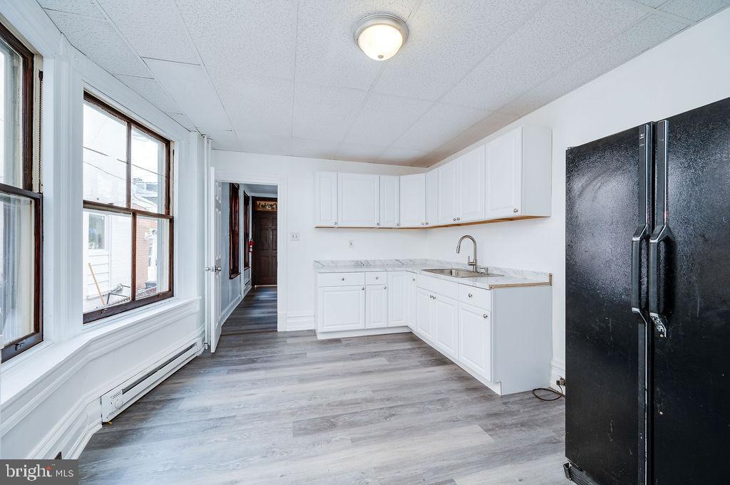 CENTRE PARK HISTOR - Residential Lease