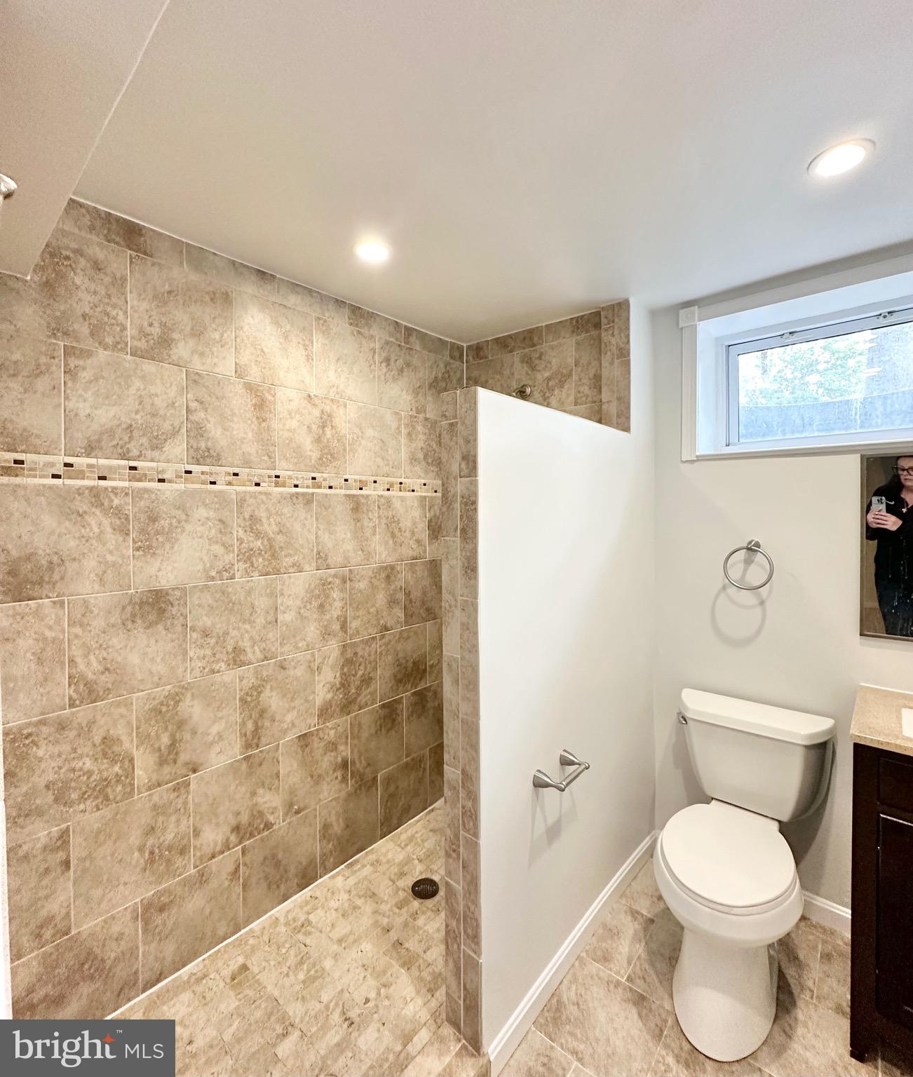 SLEEPY HOLLOW MANOR - Residential Lease