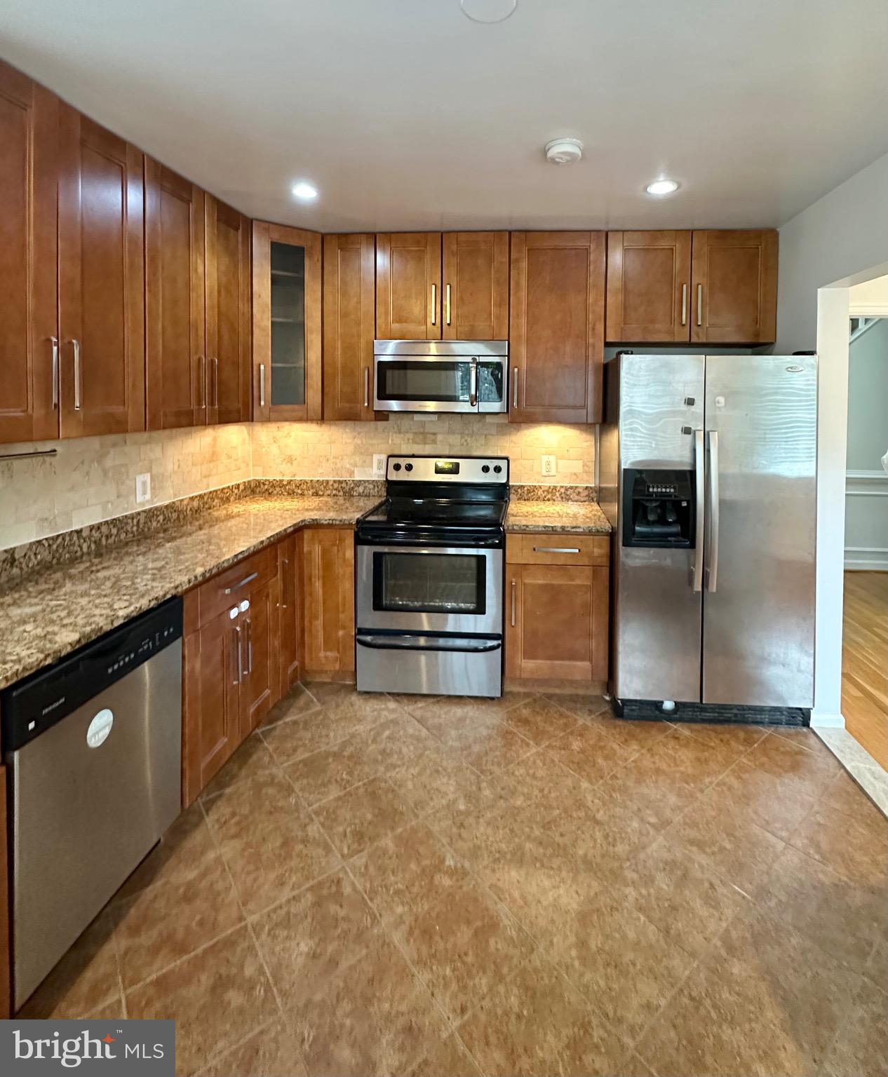 SLEEPY HOLLOW MANOR - Residential Lease