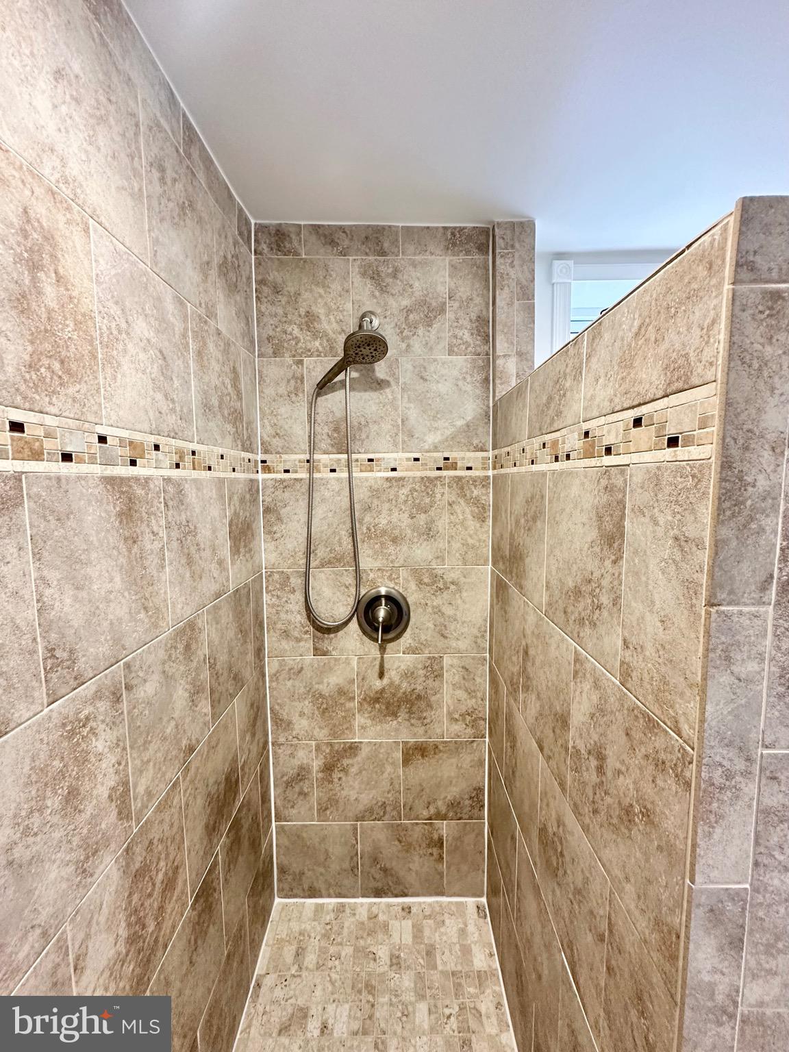 SLEEPY HOLLOW MANOR - Residential Lease