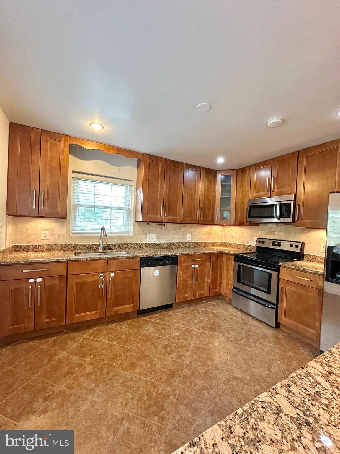 SLEEPY HOLLOW MANOR - Residential Lease