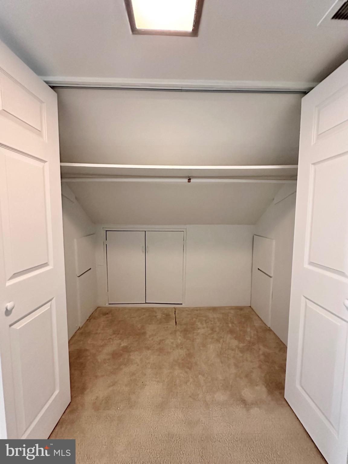 SLEEPY HOLLOW MANOR - Residential Lease