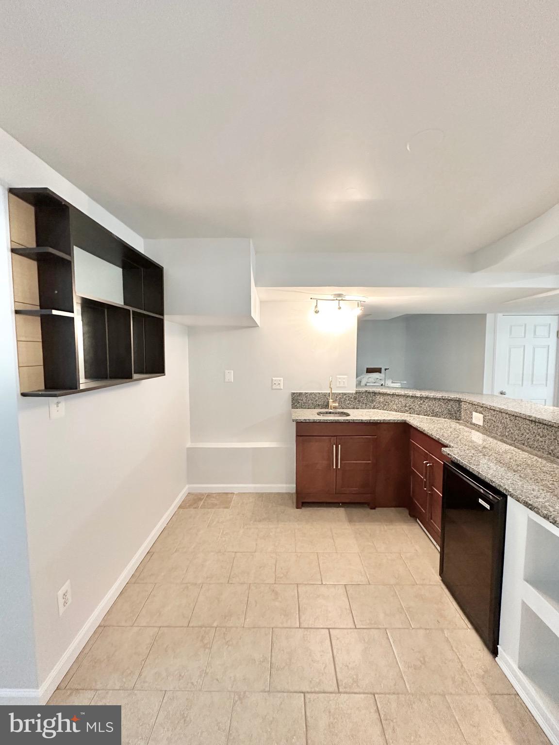 SLEEPY HOLLOW MANOR - Residential Lease