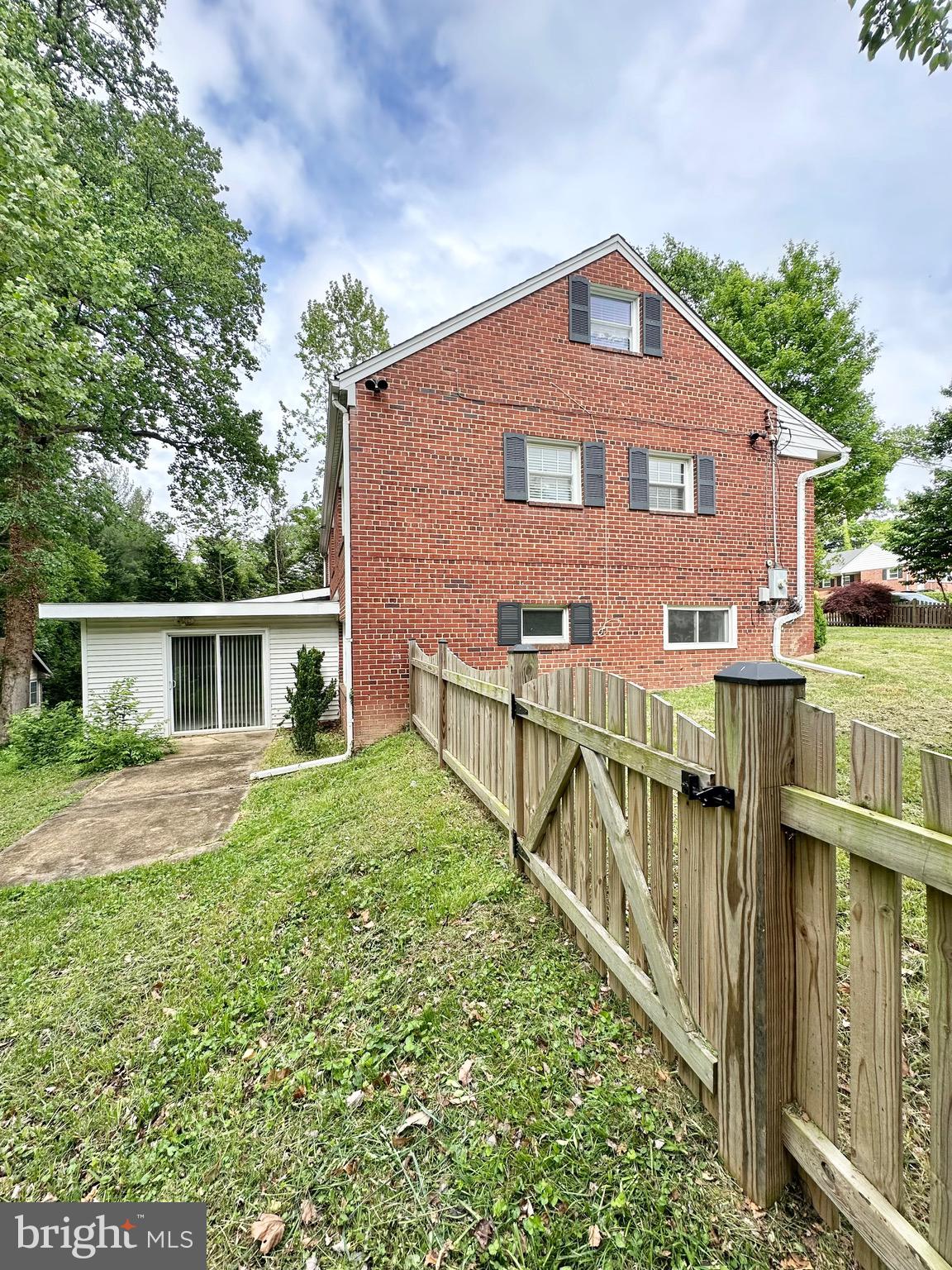 SLEEPY HOLLOW MANOR - Residential Lease