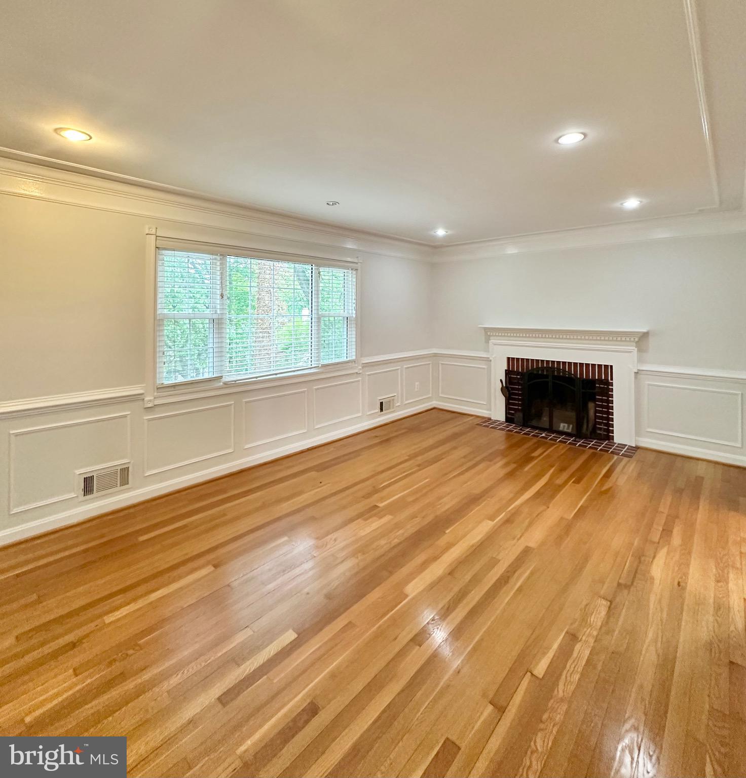 SLEEPY HOLLOW MANOR - Residential Lease