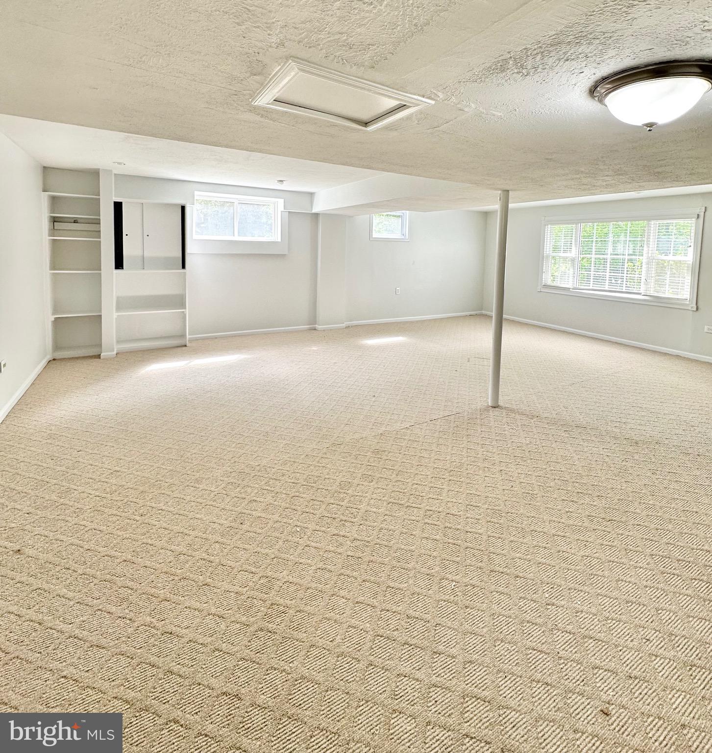 SLEEPY HOLLOW MANOR - Residential Lease