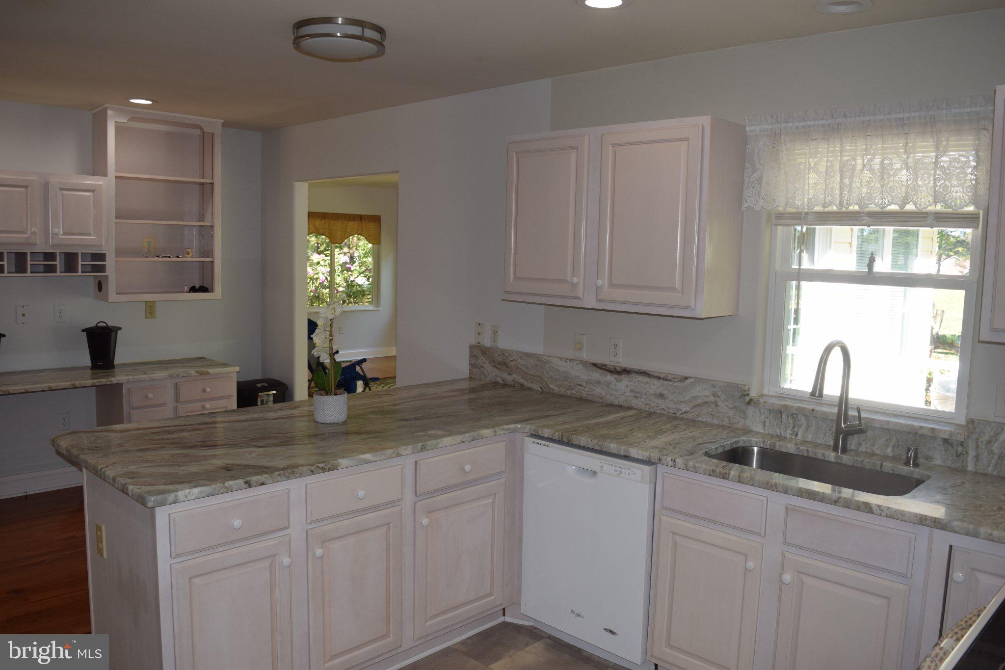 CAPTAIN'S COVE - Residential