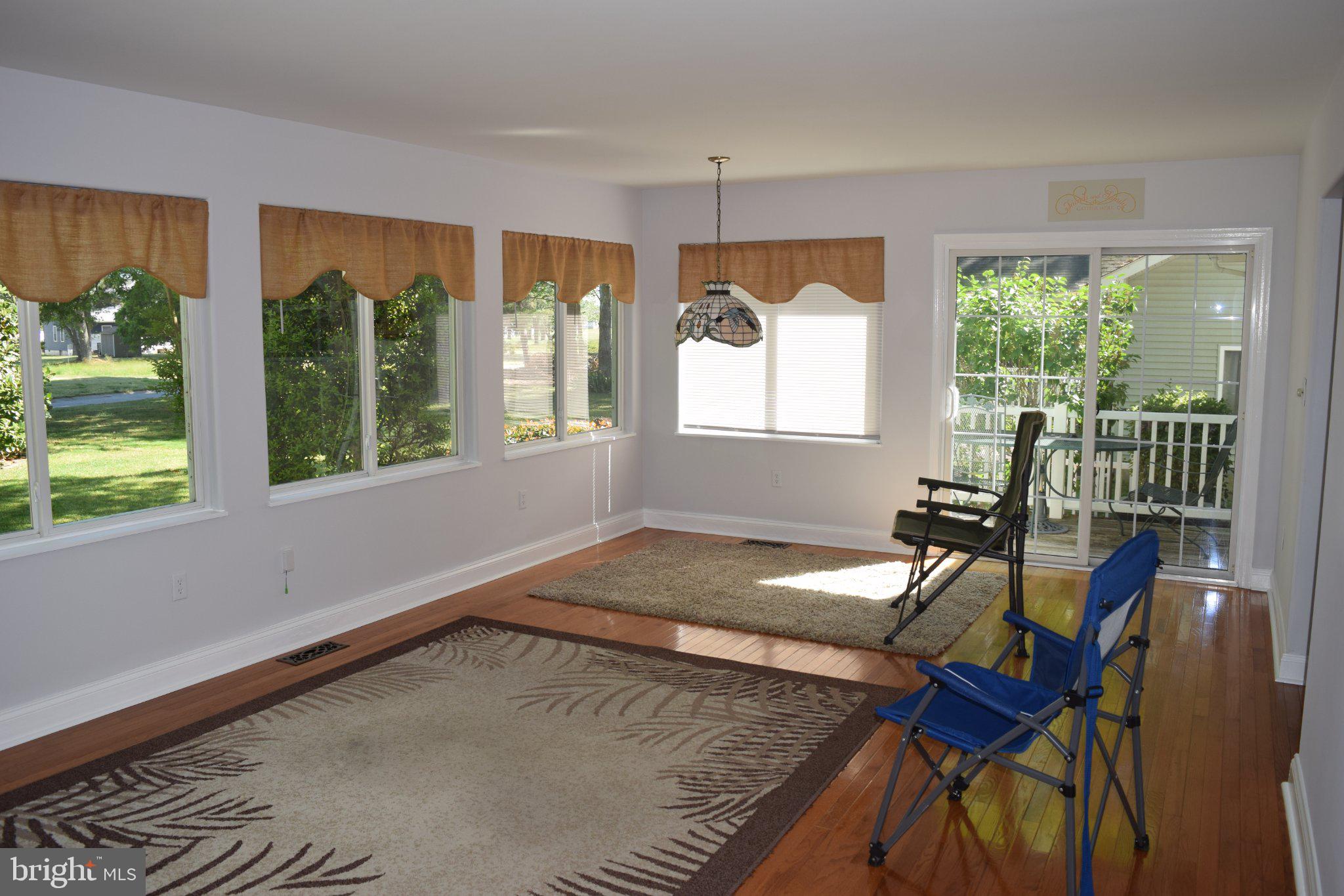 CAPTAIN'S COVE - Residential