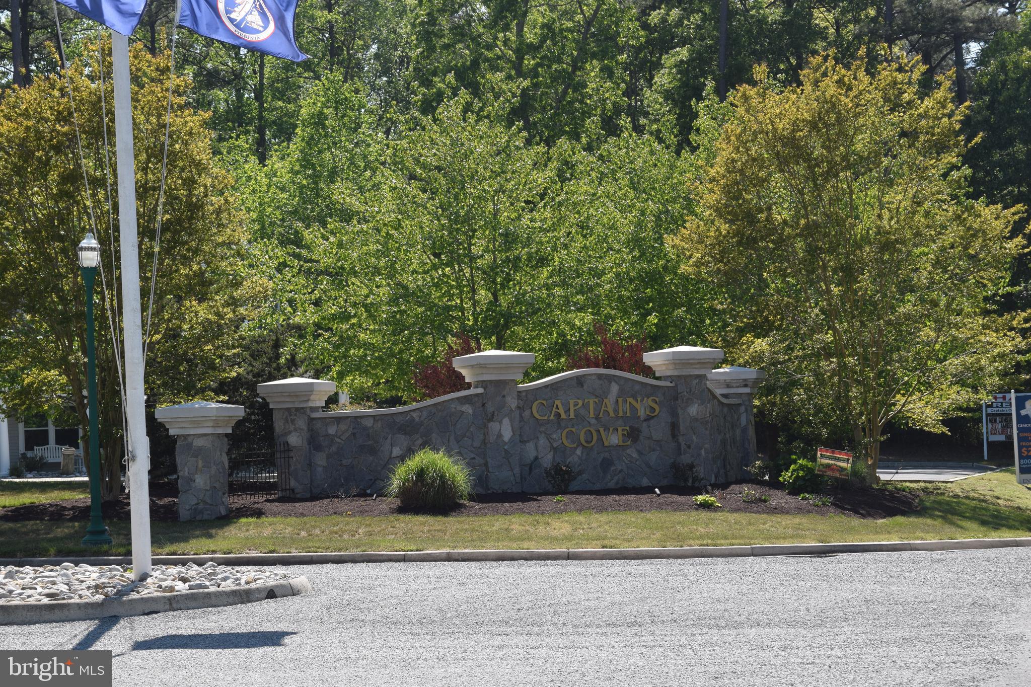 CAPTAIN'S COVE - Residential