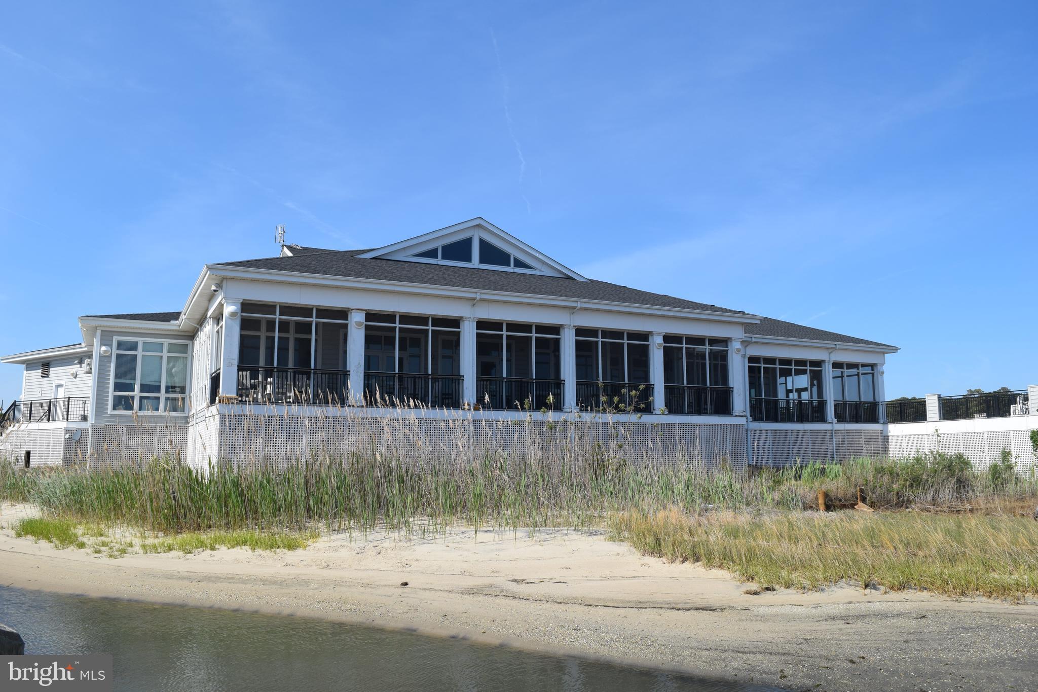 CAPTAIN'S COVE - Residential