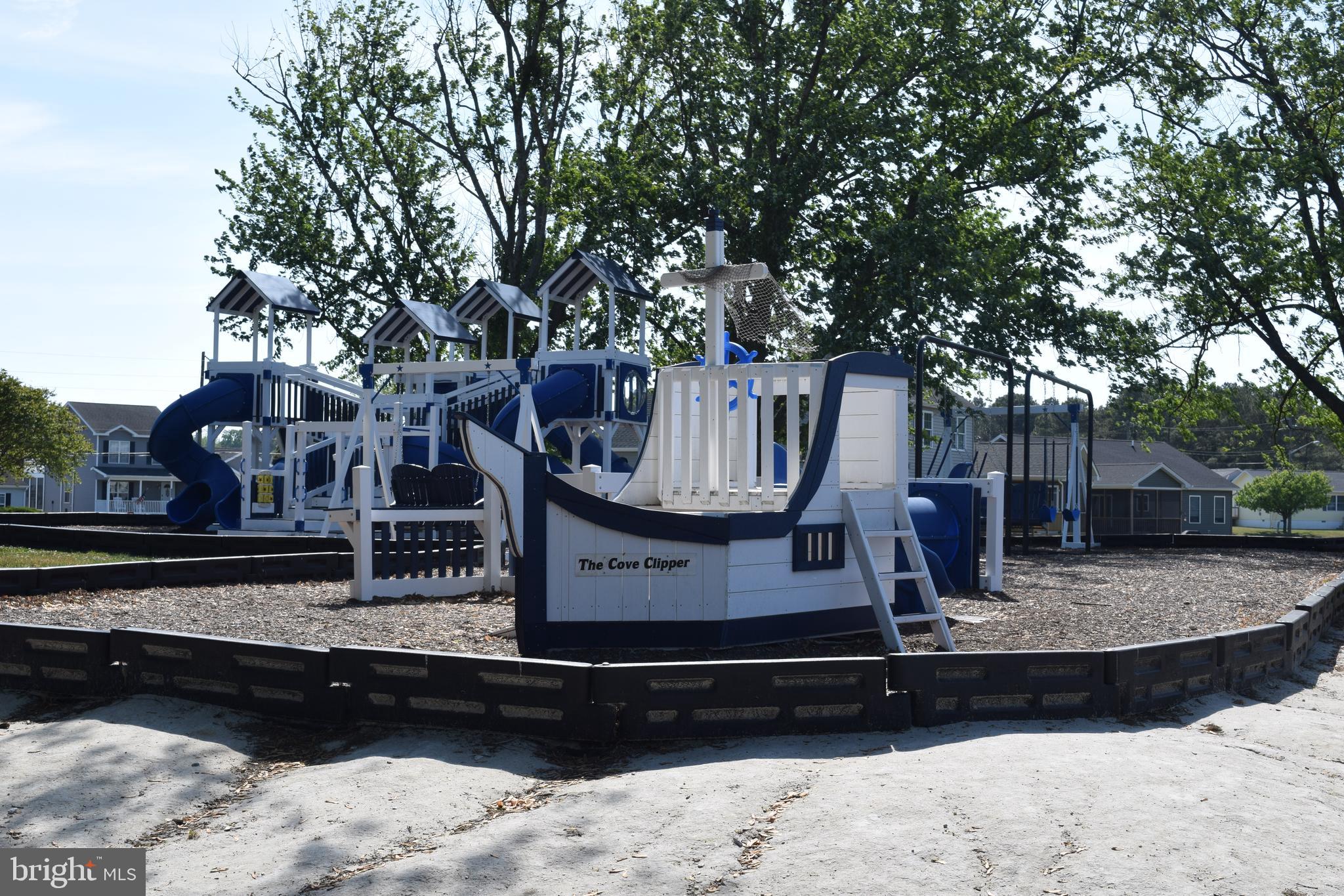 CAPTAIN'S COVE - Residential