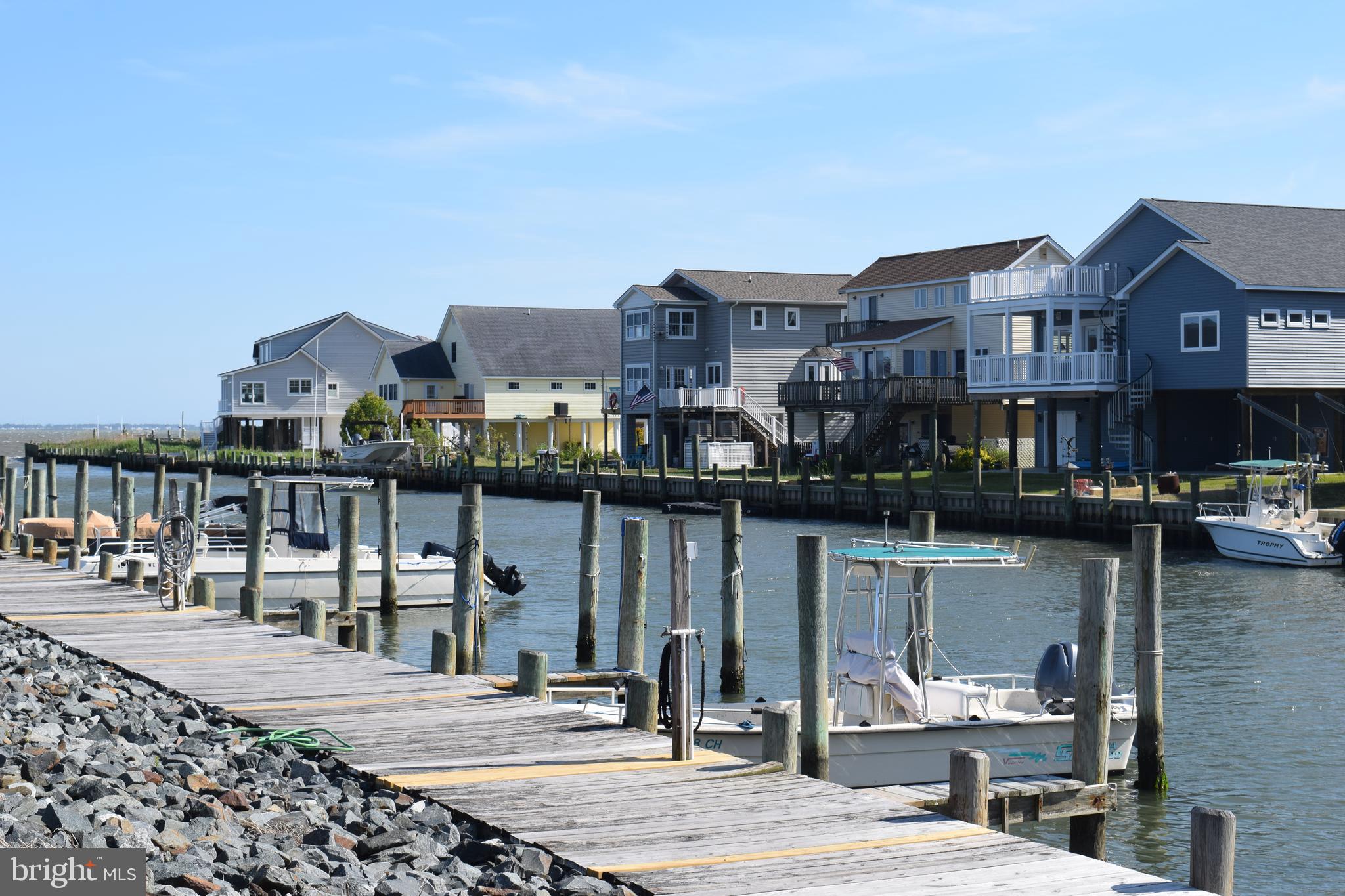 CAPTAIN'S COVE - Residential