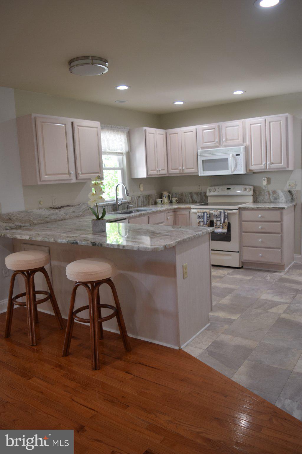 CAPTAIN'S COVE - Residential