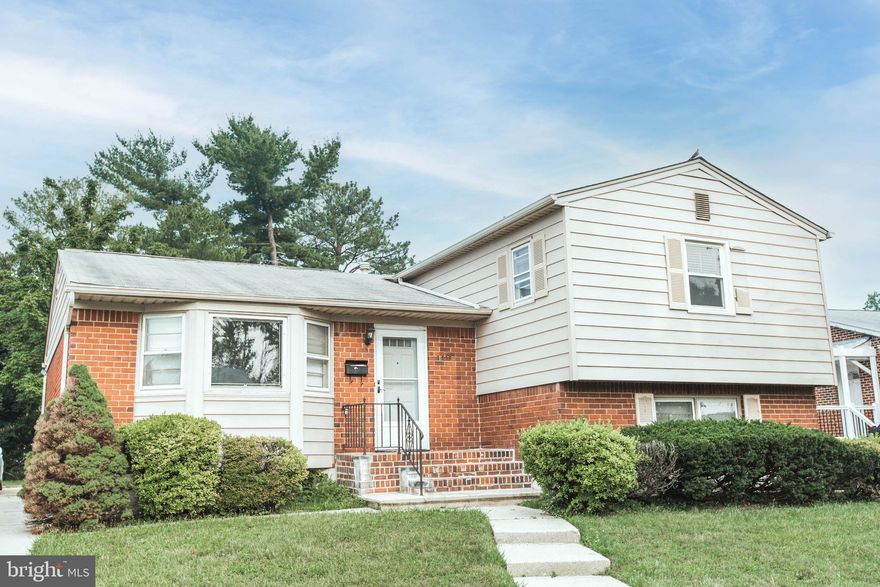 Must See 3BR and 2.5 bath Split Level in Pickwick with generous room sizes including an en suite bedroom & bath, rear porch & patio, newish HVAC, finished walk-out basement, eat-in kitchen, storage shed and a great yard.