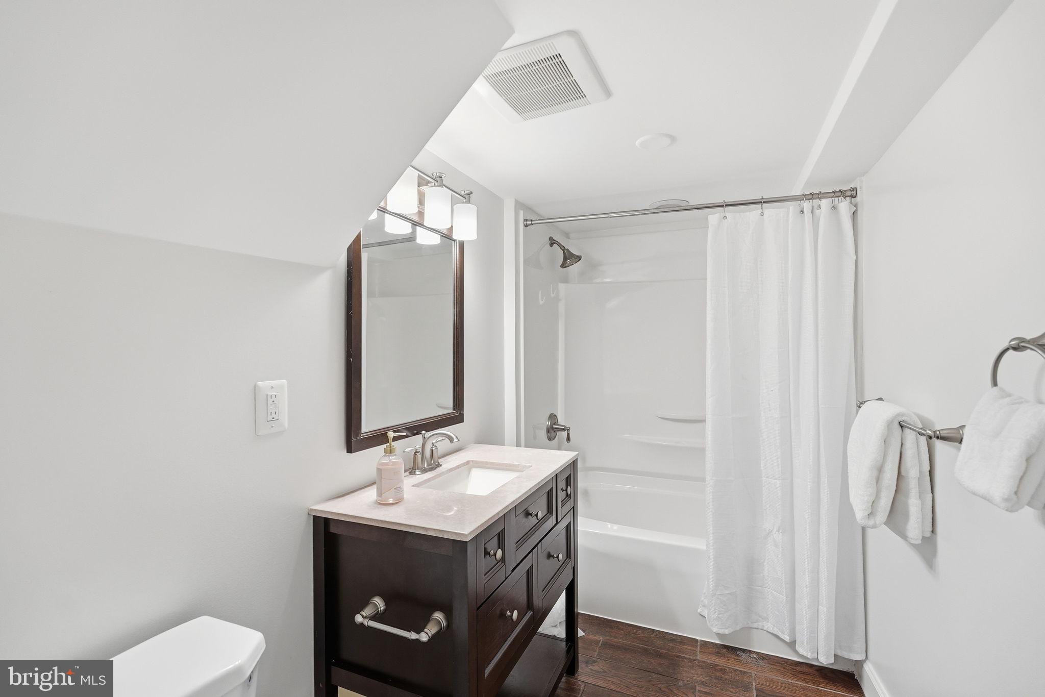 WHEATON WOODS - Residential