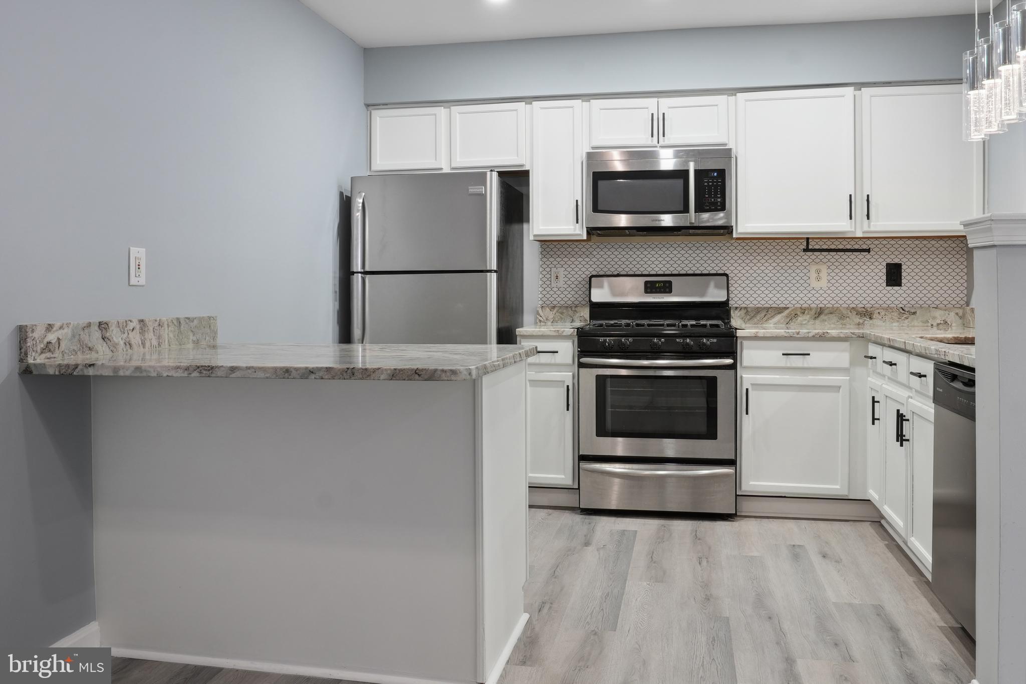 CLOVERLEAF COMMONS - Residential