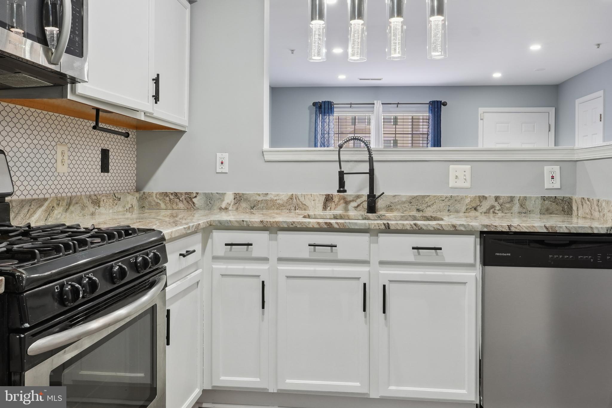 CLOVERLEAF COMMONS - Residential