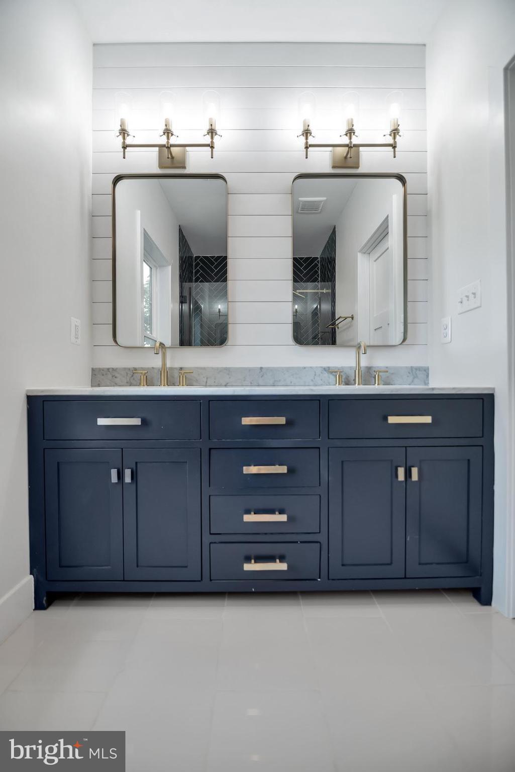 MOUNT RAINIER - Residential