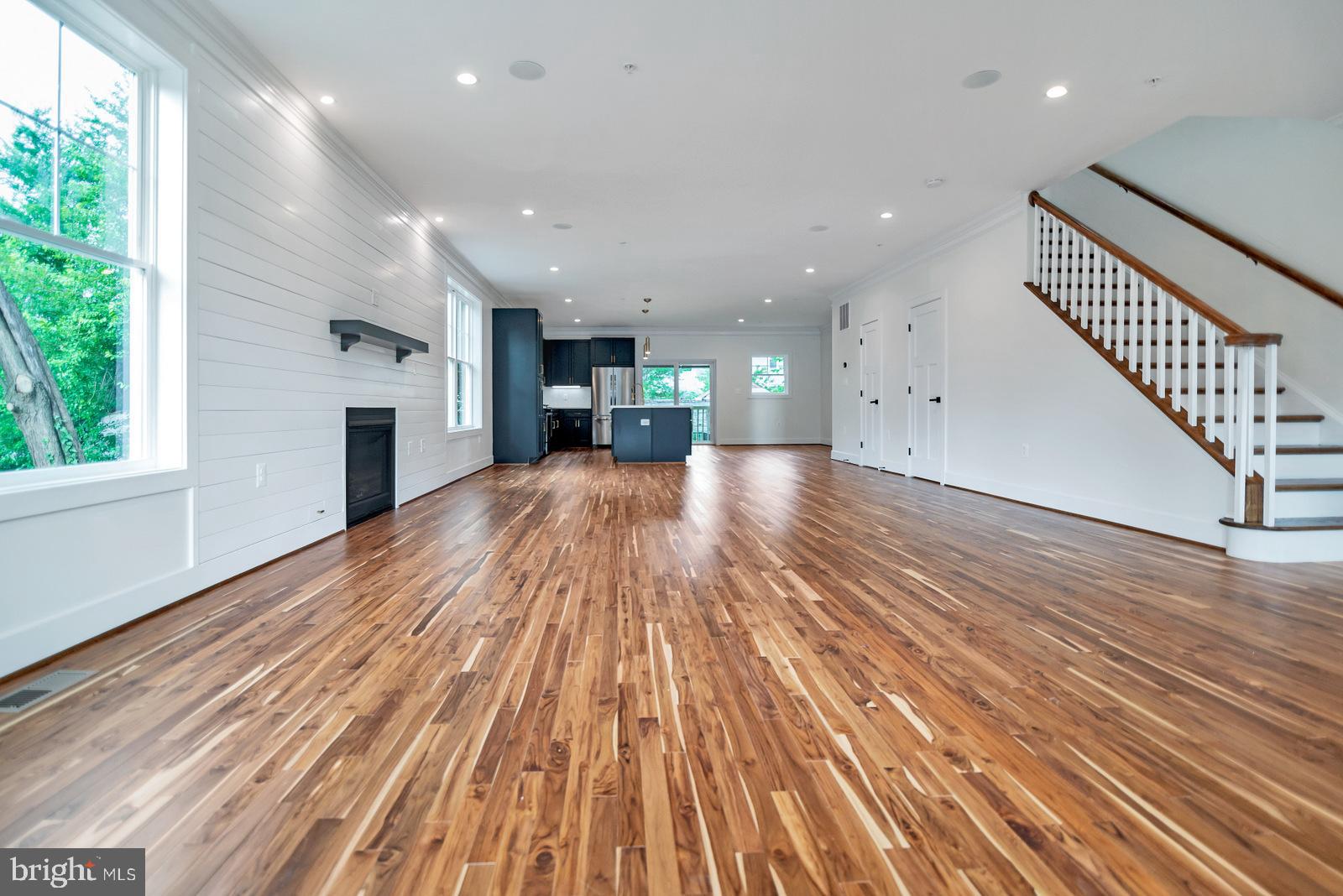 MOUNT RAINIER - Residential