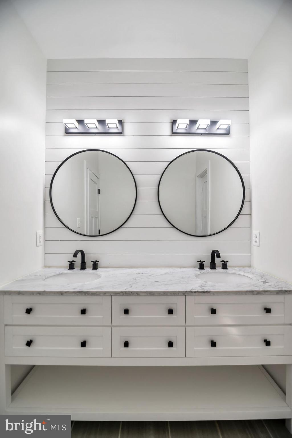 MOUNT RAINIER - Residential