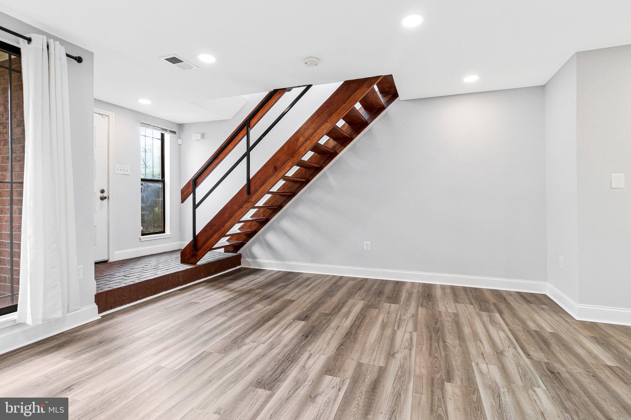 2435 18TH STREET NE 2435