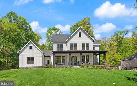 Photo of 11800 Valley Road, FAIRFAX, VA 22033 (MLS # VAFX2303212)