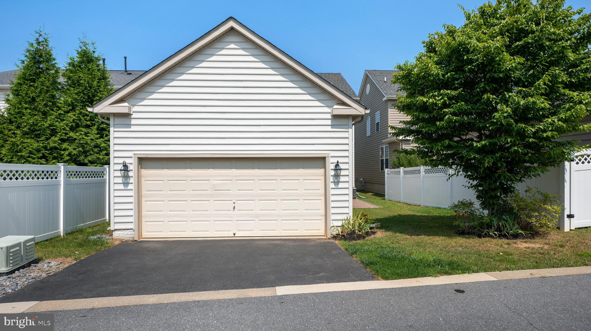 ARORA HILLS - Residential