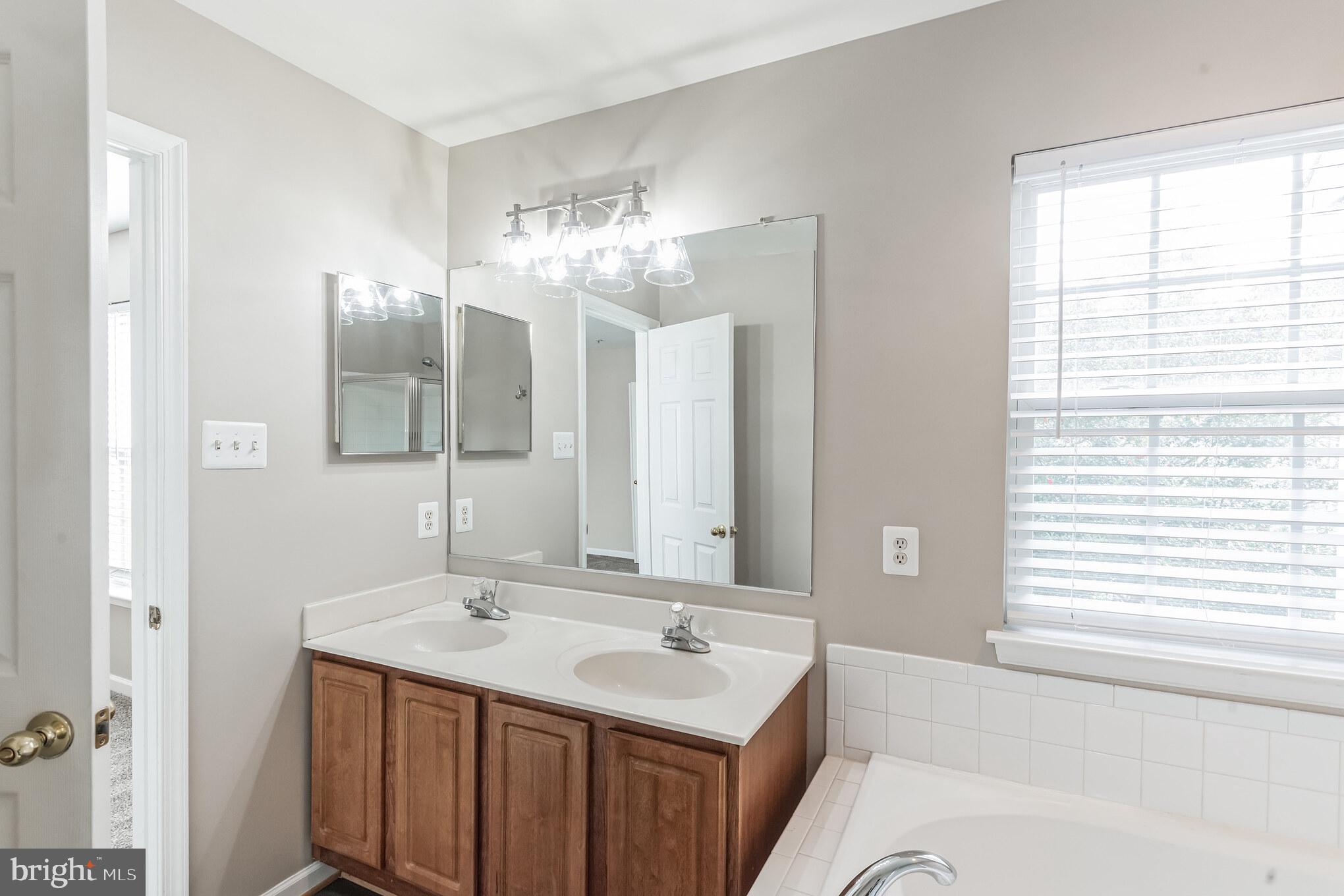 WOODVIEW VILLAGE WEST - Residential Lease