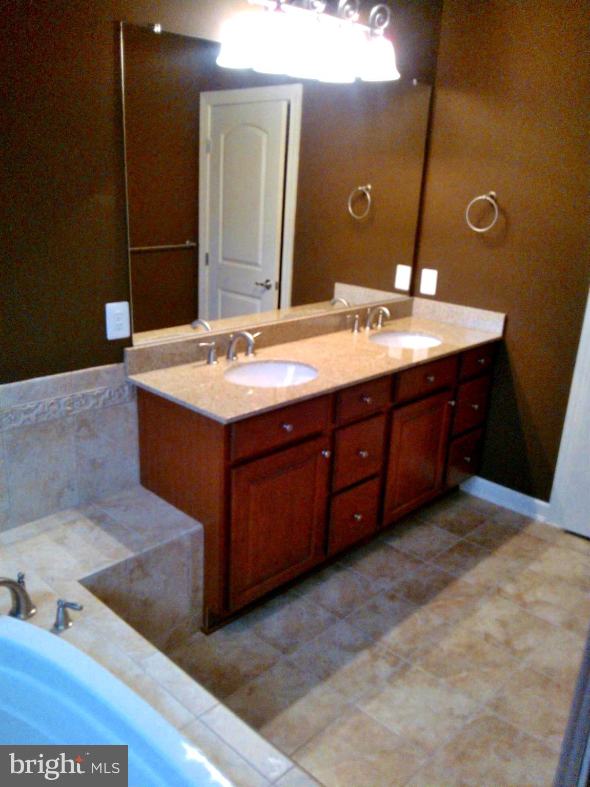 FAIRWOOD-PHASE 2-PLAT 10 - Residential Lease