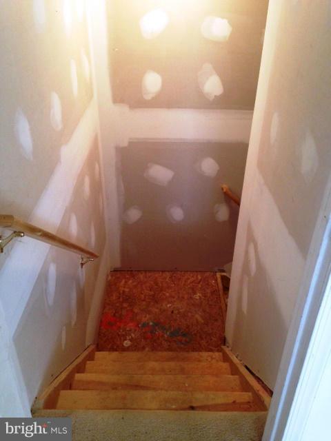 WESTBURY PUB - Residential Lease