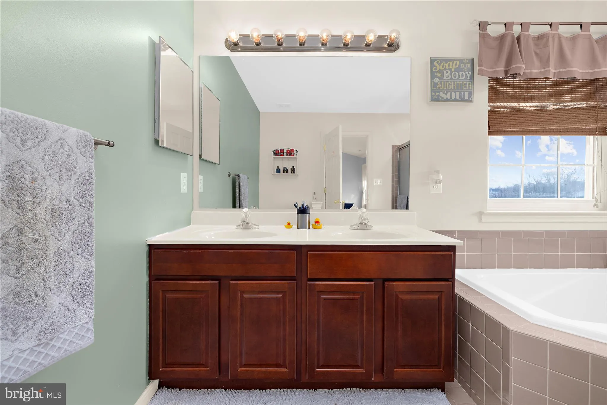 Middle River, Maryland 21220, United States, 4 Bedrooms Bedrooms, ,4 BathroomsBathrooms,Residential,Active,250438