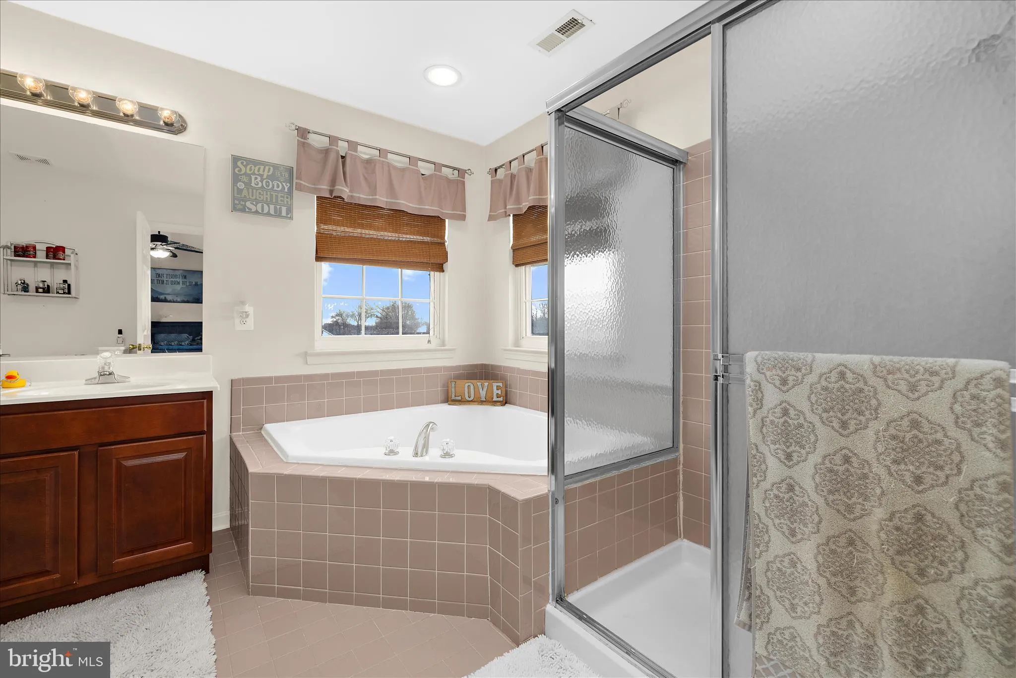 Middle River, Maryland 21220, United States, 4 Bedrooms Bedrooms, ,4 BathroomsBathrooms,Residential,Active,250438