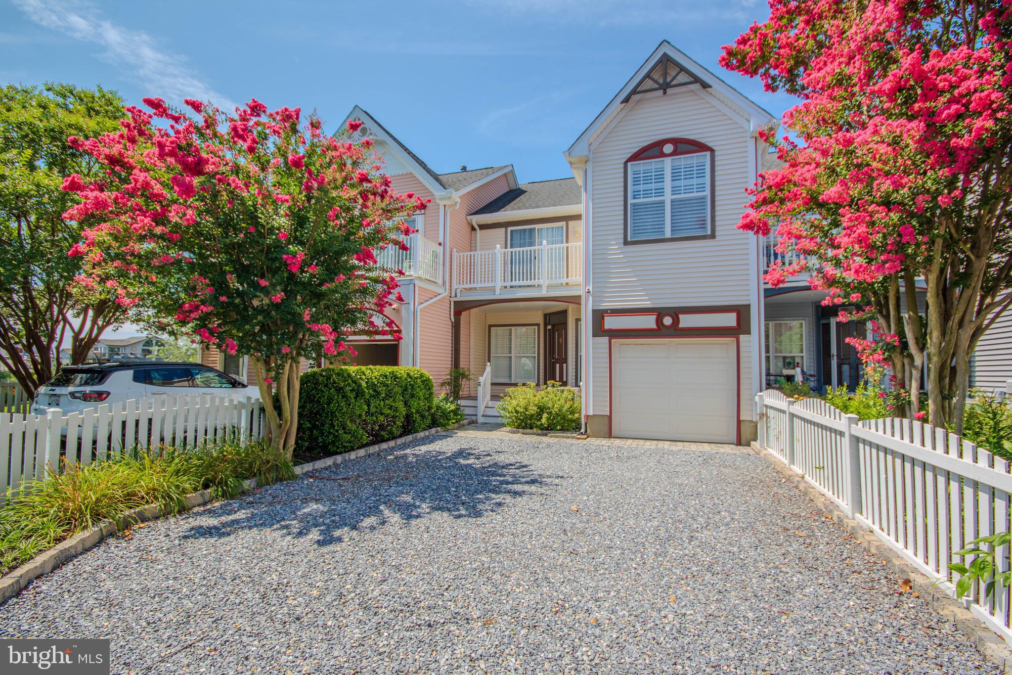 941 YACHT CLUB DRIVE