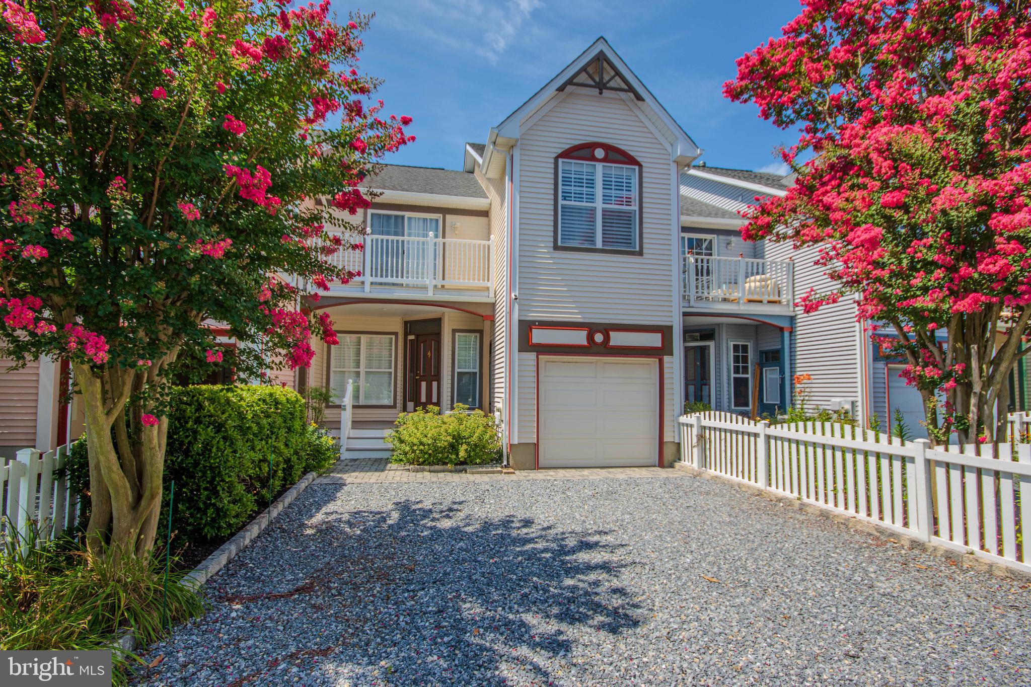 941 YACHT CLUB DRIVE