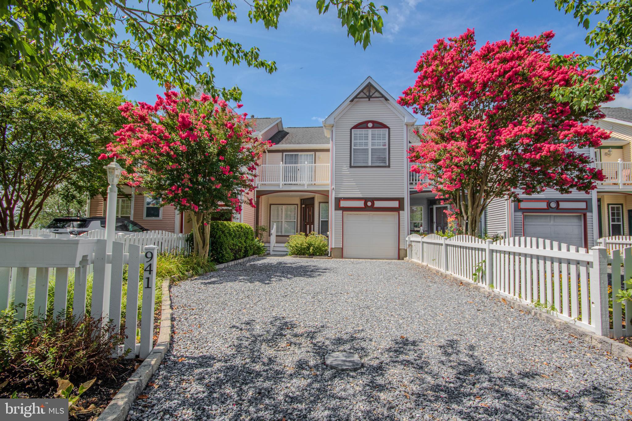 941 YACHT CLUB DRIVE