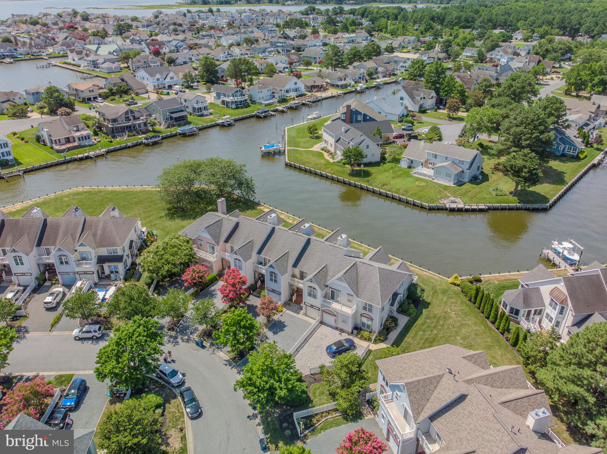 941 YACHT CLUB DRIVE