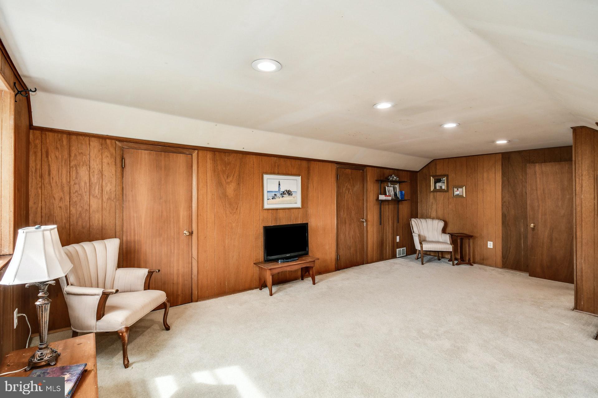 HUNTINGDON VALLEY - Residential