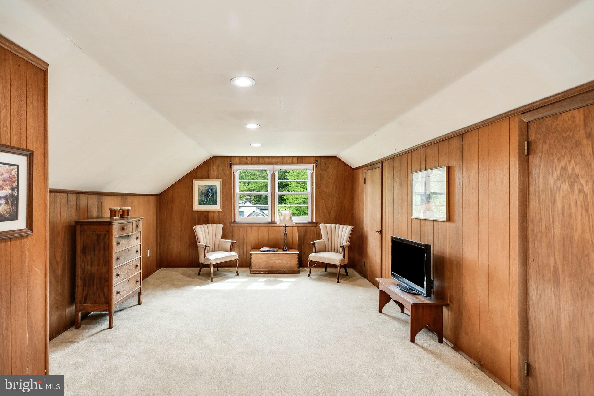 HUNTINGDON VALLEY - Residential