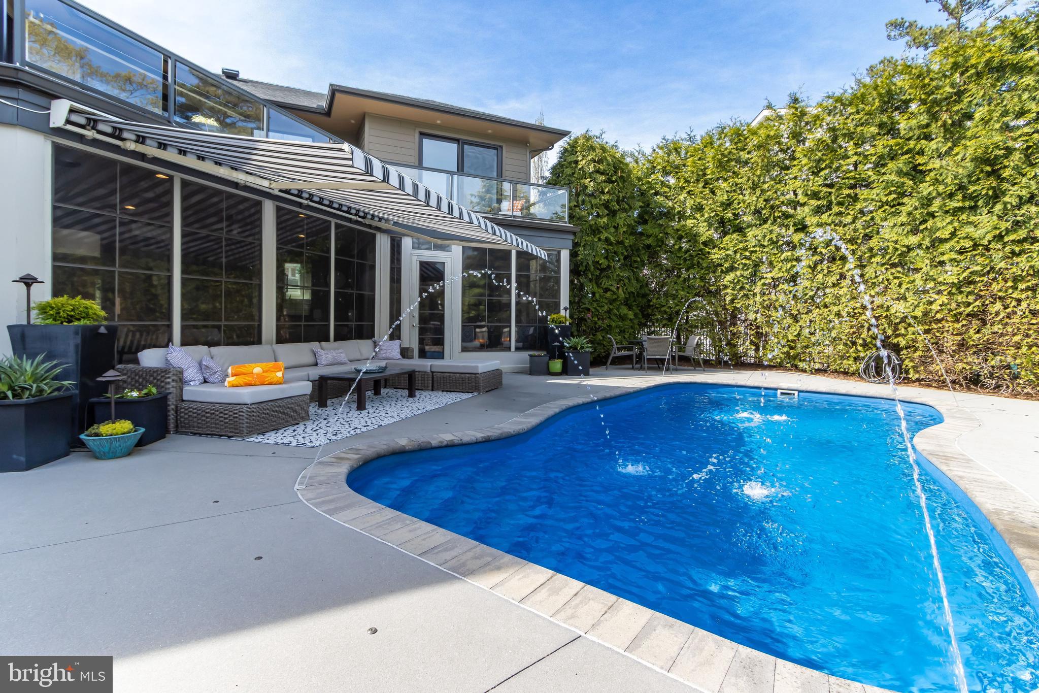 32 ELEANOR LEE LANE E