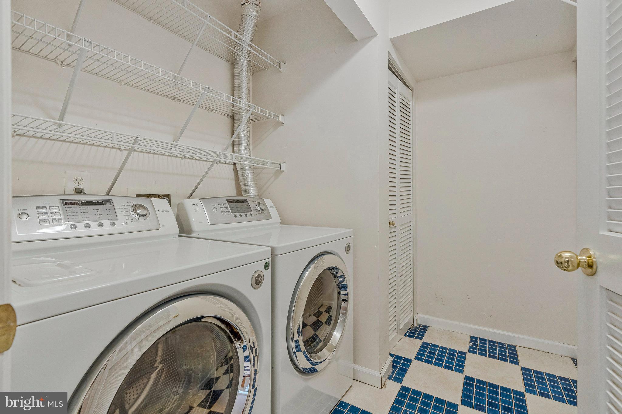 ASHBURN FARM - Residential