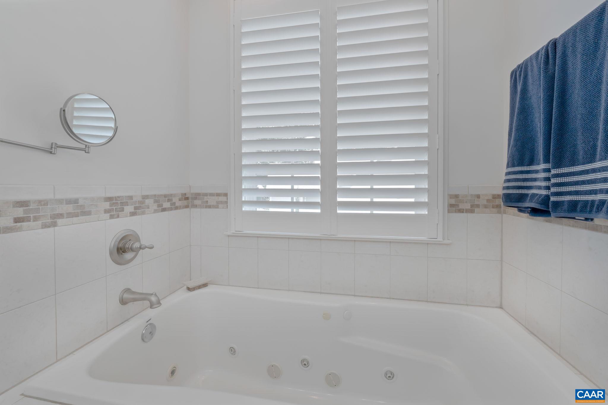 LAKE MONTICELLO - Residential