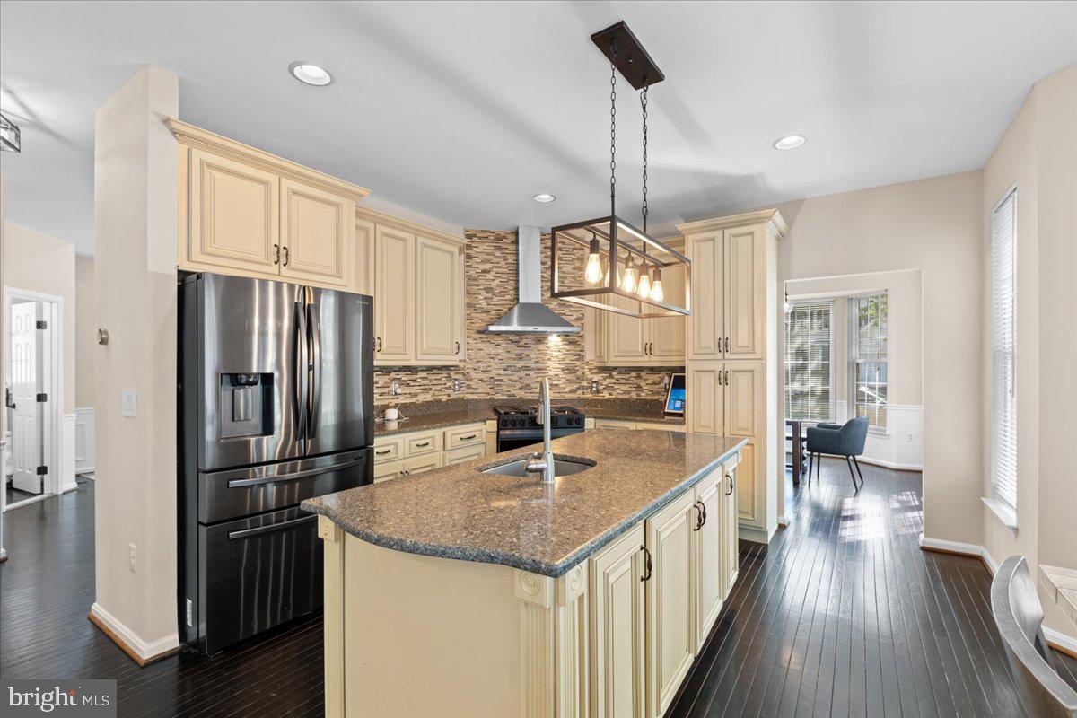 RIDGEFIELD VILLAGE - Residential