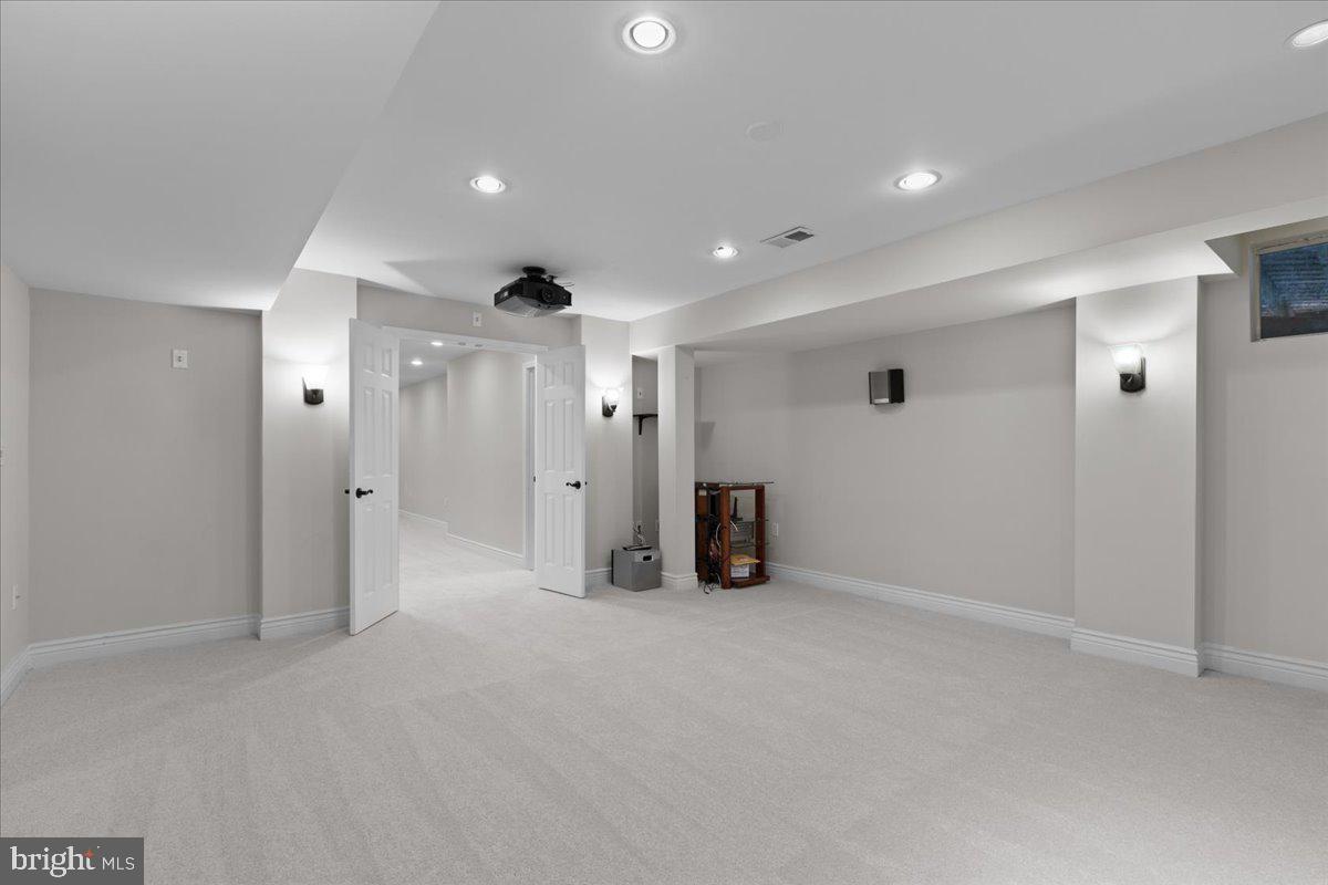 RIDGEFIELD VILLAGE - Residential