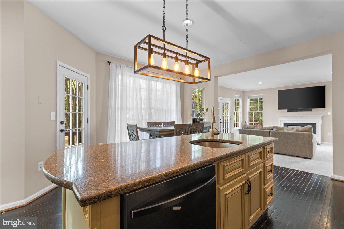 RIDGEFIELD VILLAGE - Residential