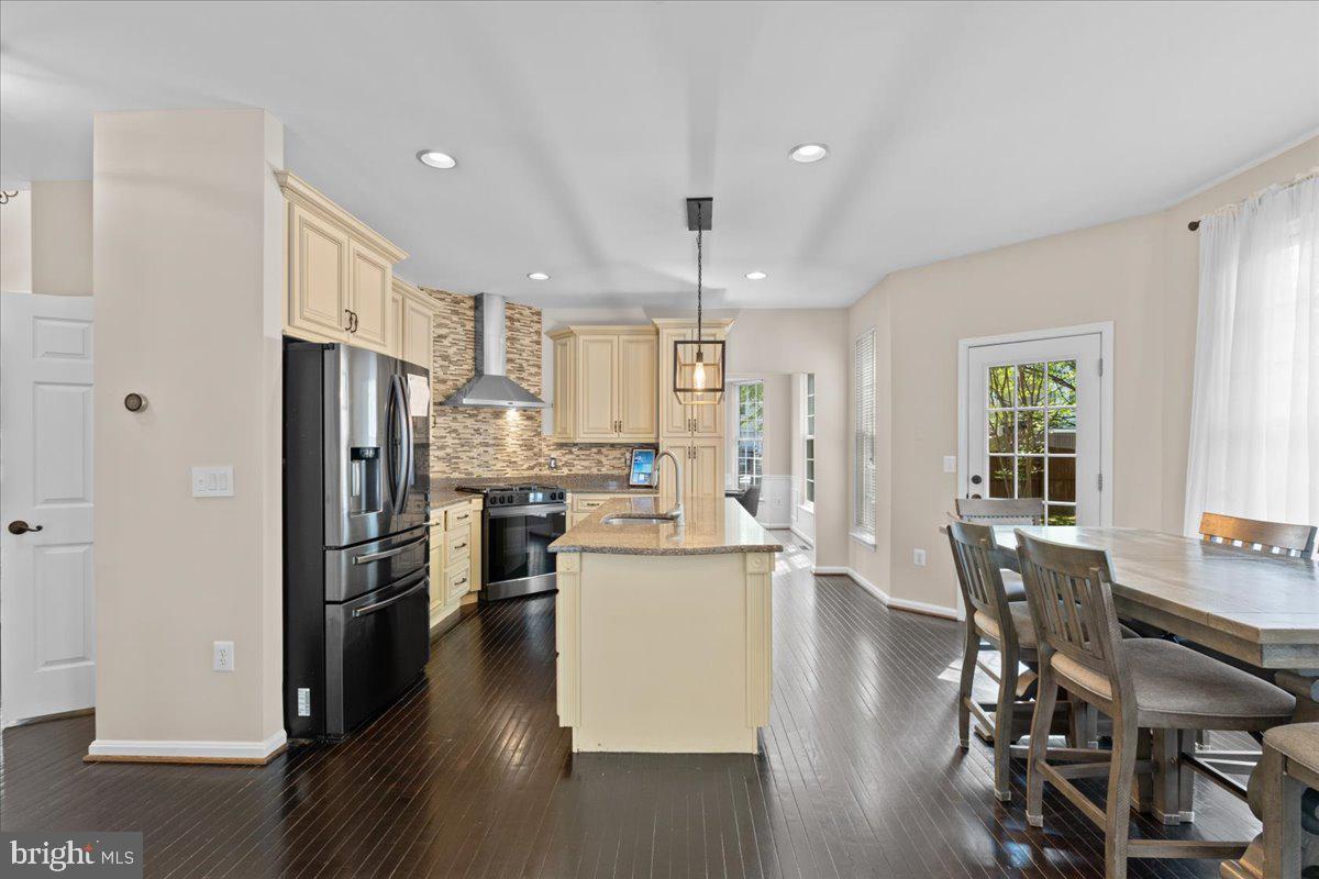 RIDGEFIELD VILLAGE - Residential