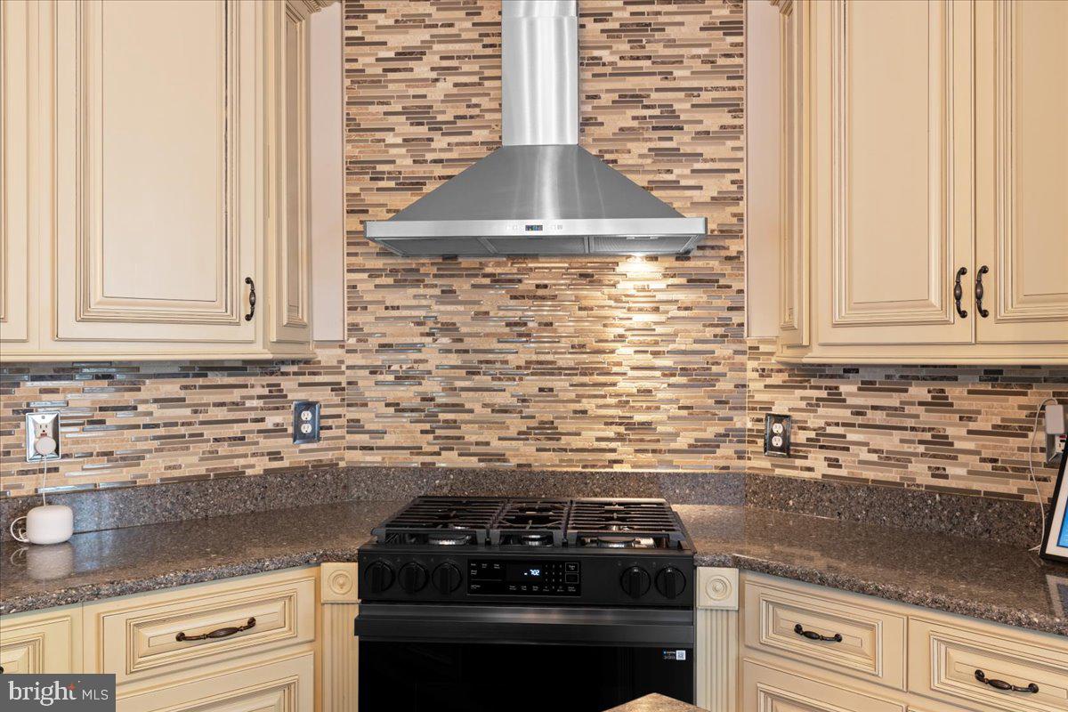 RIDGEFIELD VILLAGE - Residential