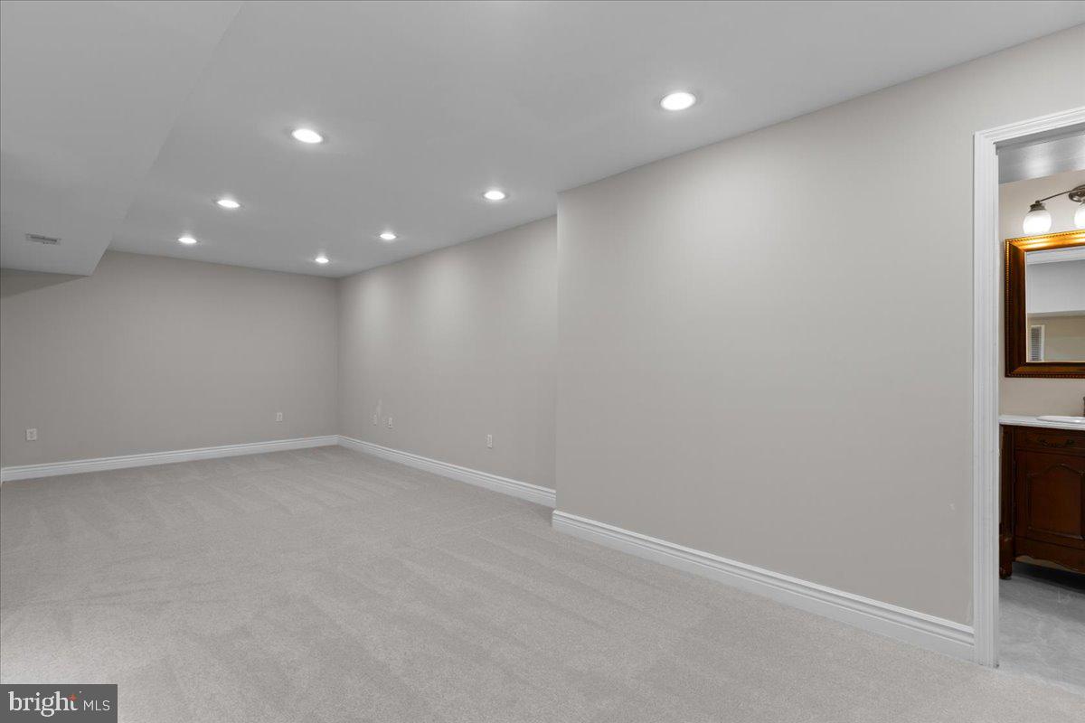 RIDGEFIELD VILLAGE - Residential