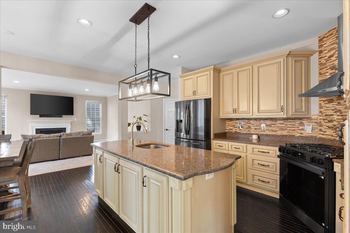 RIDGEFIELD VILLAGE - Residential