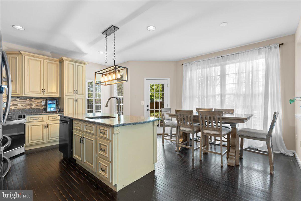 RIDGEFIELD VILLAGE - Residential